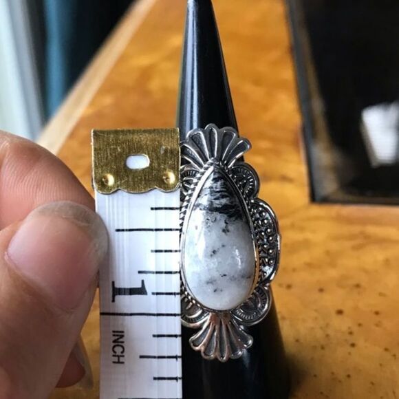 Natural White Buffalo Sterling Silver Ring Size 6 - Picture 6 of 10